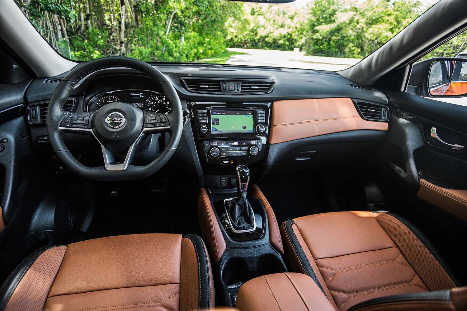 Nissan Rogue SL 4dr SUV Dashboard. Platinum Reserve Package Shown. (2017 model year shown)