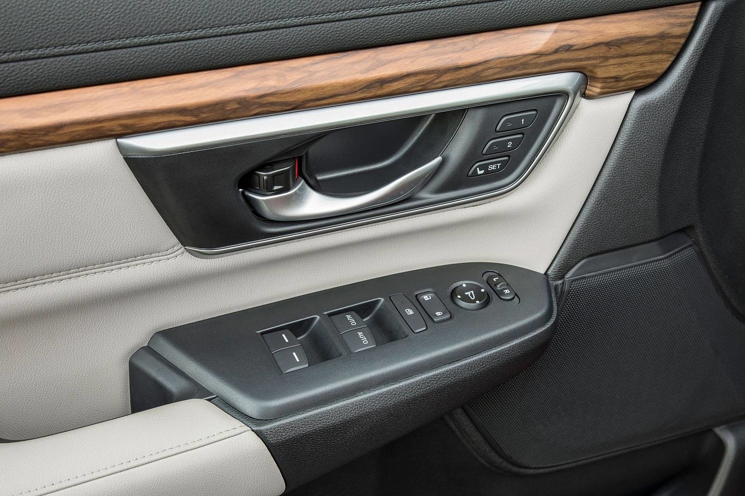 Honda CR-V Touring 4dr SUV Interior Detail (2017 model year shown)