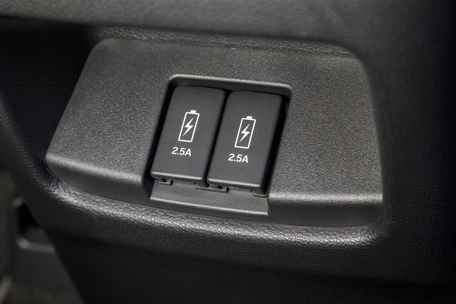 Honda CR-V Touring 4dr SUV Interior Detail (2017 model year shown)