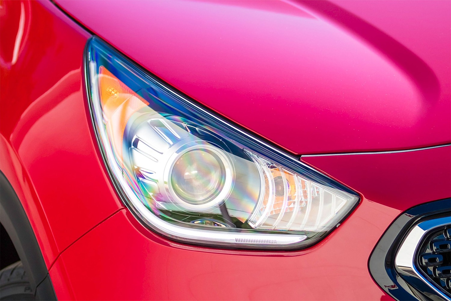 2017 Kia Niro Touring 4dr Wagon Headlamp Detail