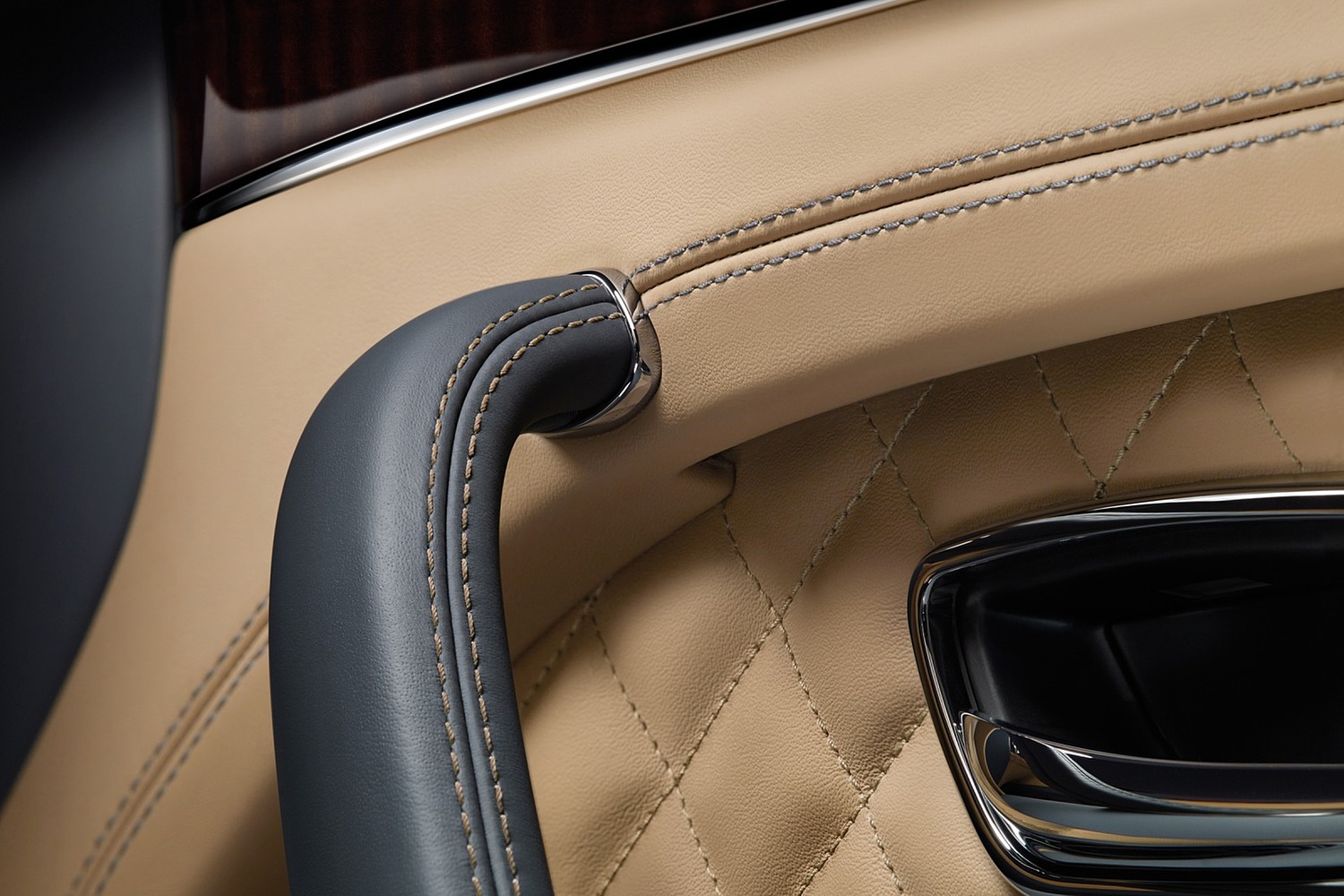 2017 Bentley Bentayga 4dr SUV Interior Detail