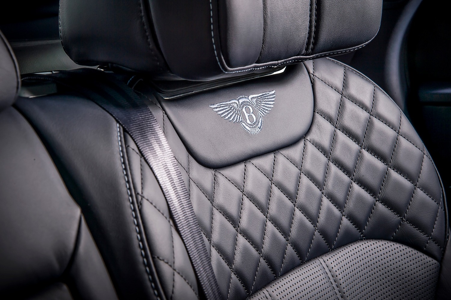 2017 Bentley Bentayga 4dr SUV Interior Detail