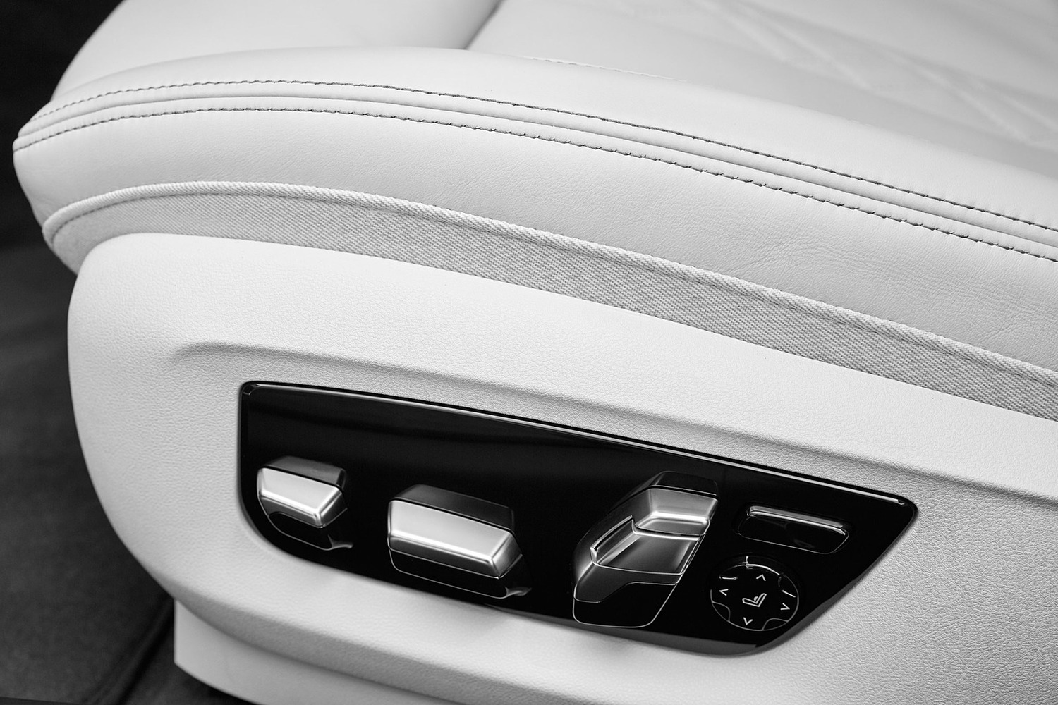 BMW 5 Series 540i Sedan Interior Detail (2017 model year shown)