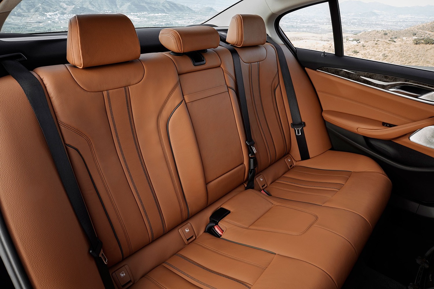 BMW 5 Series 540i Sedan Rear Interior. Options Shown. (2017 model year shown)