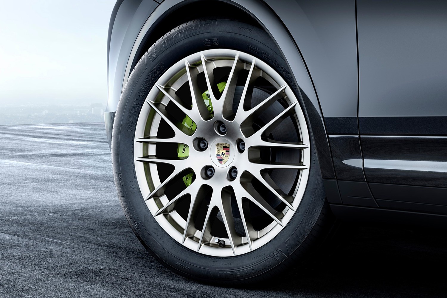 Porsche Cayenne S E-Hybrid Platinum Edition 4dr SUV Wheel (2017 model year shown)