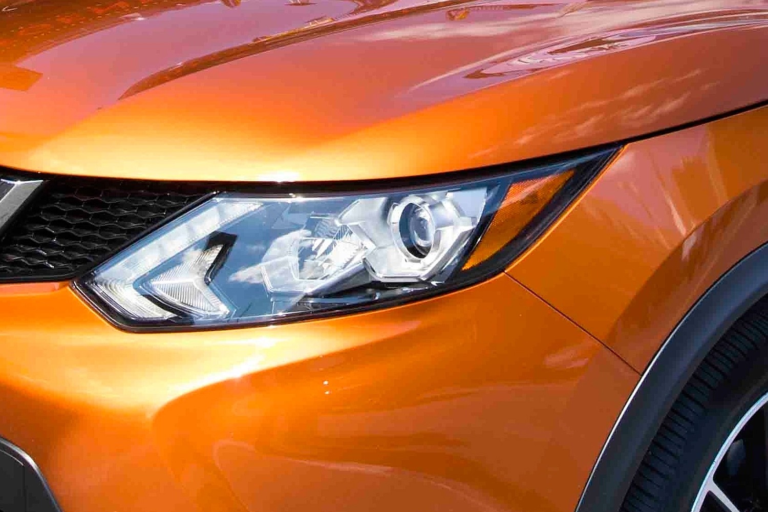 2017 Nissan Rogue Sport SL 4dr SUV Headlamp Detail