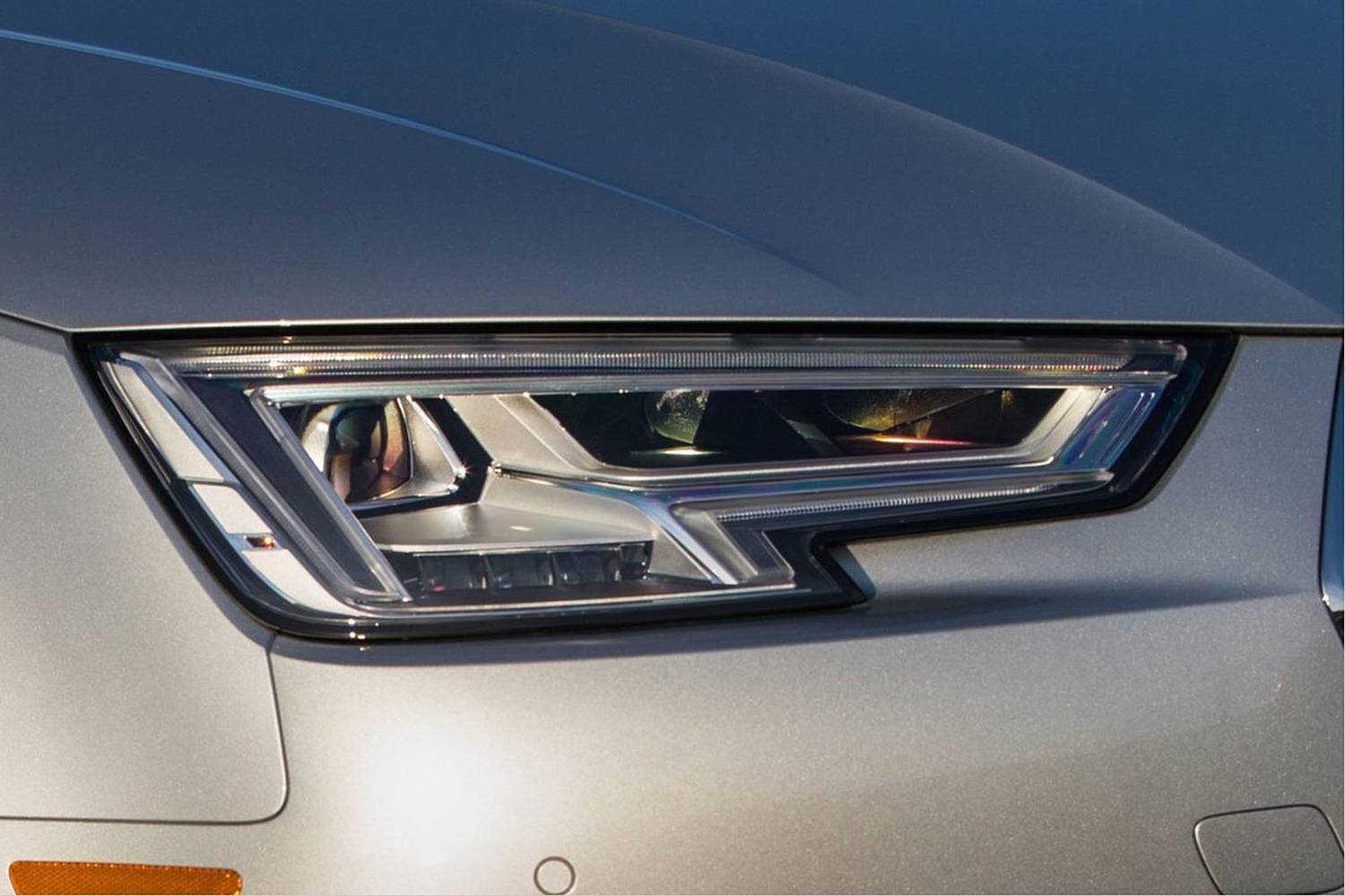 2018 Audi A4 2.0 TFSI Prestige quattro Sedan Headlamp Detail