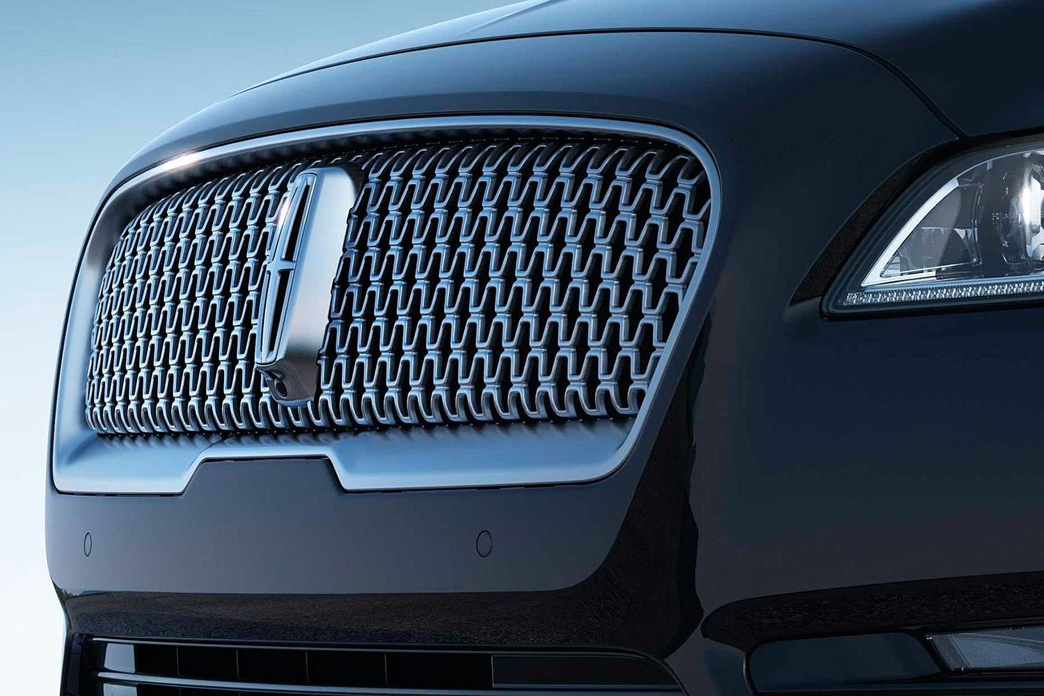 2018 Lincoln Continental Reserve Sedan Front Badge