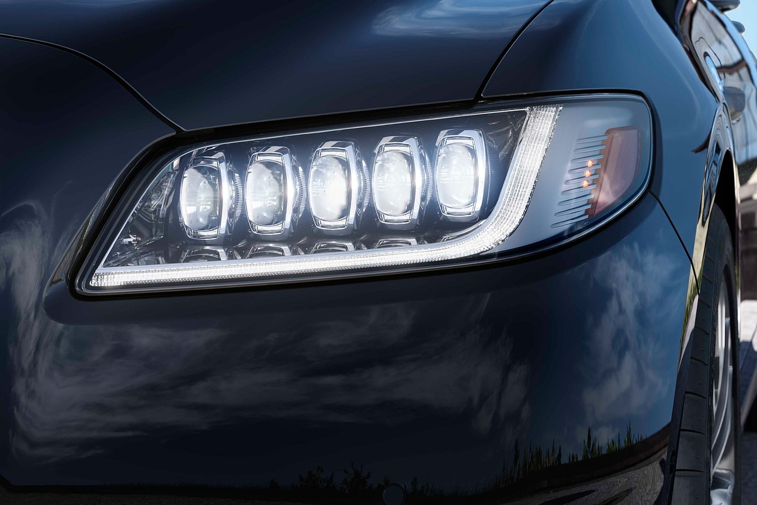2018 Lincoln Continental Reserve Sedan Headlamp Detail. Options Shown.
