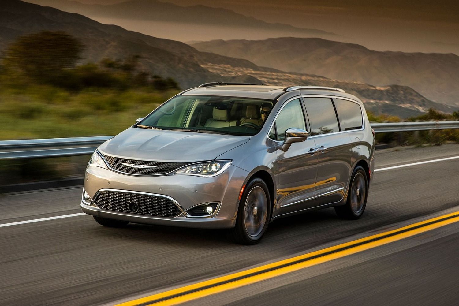 2018 Chrysler Pacifica Limited Passenger Minivan Exterior Shown