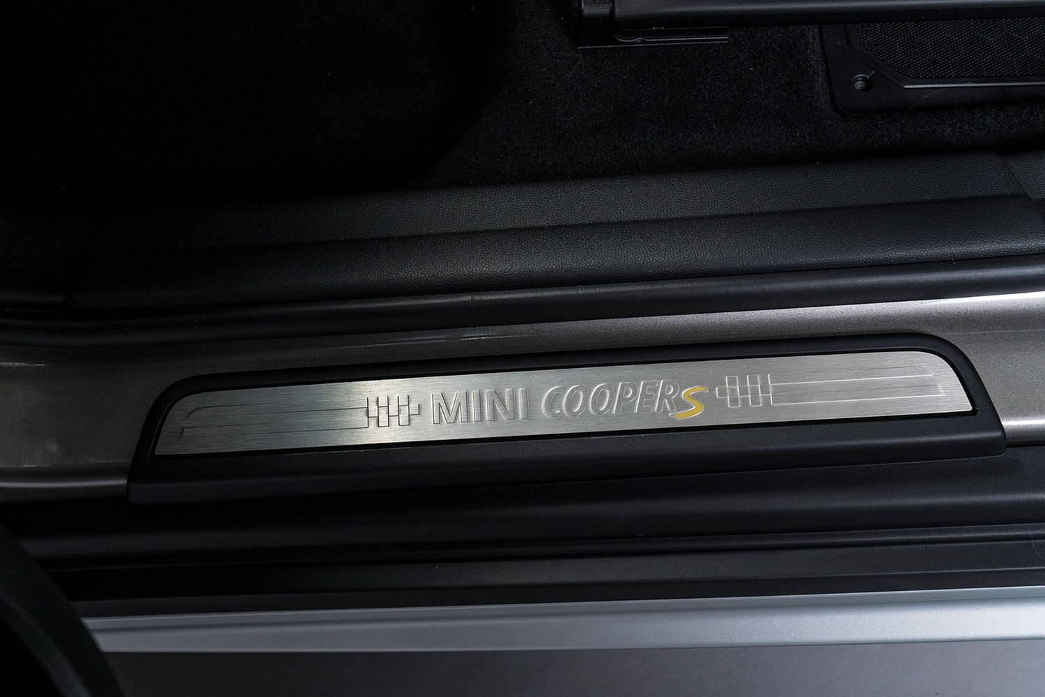 2018 MINI Countryman Cooper S E ALL4 Wagon Interior Detail