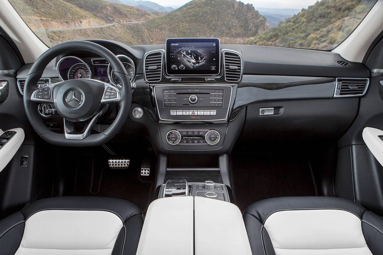 2018 Mercedes-Benz GLE-Class GLE 550e 4MATIC 4dr SUV Dashboard. Euro Spec Shown.