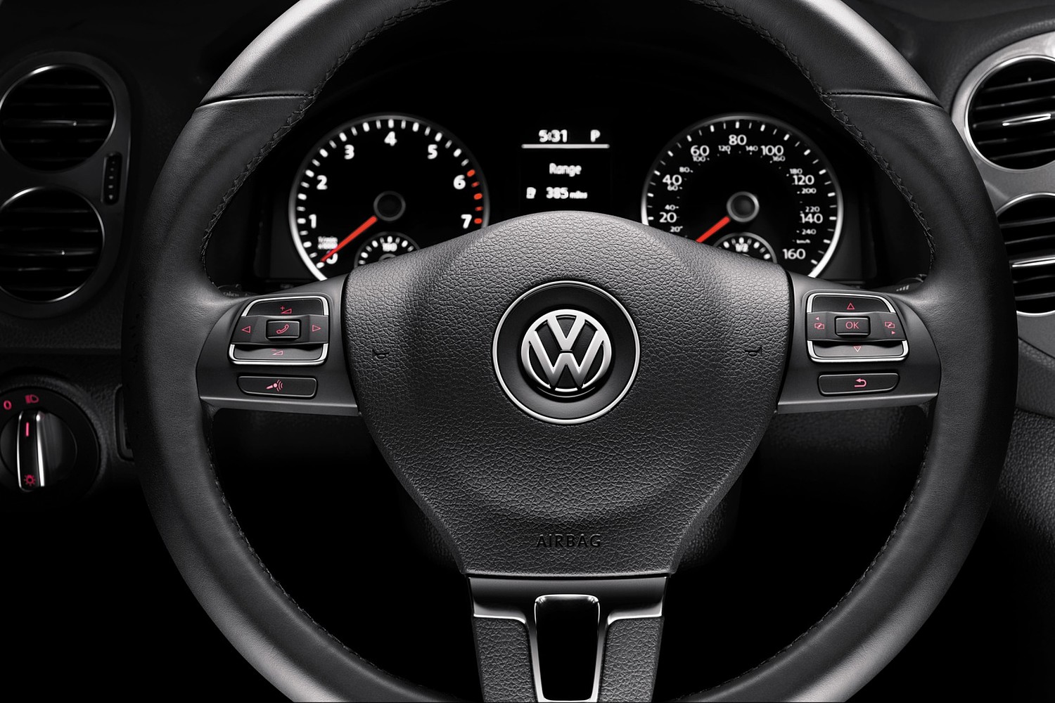 2017 Volkswagen Tiguan Limited S 4Motion 4dr SUV Steering Wheel Detail