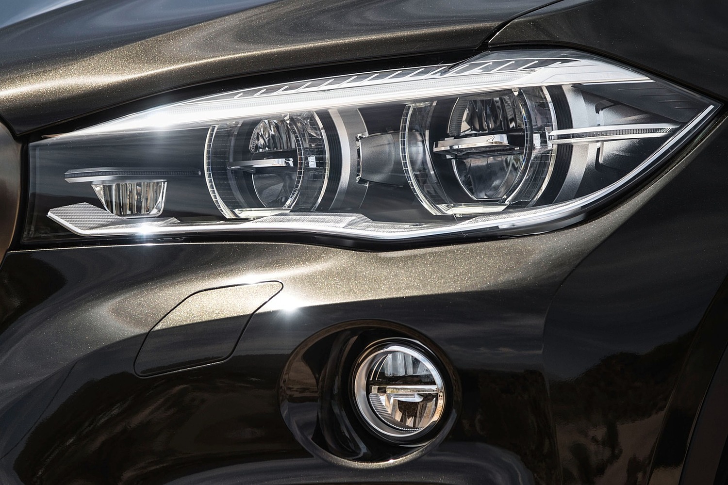 2018 BMW X6 xDrive50i 4dr SUV Headlamp Detail