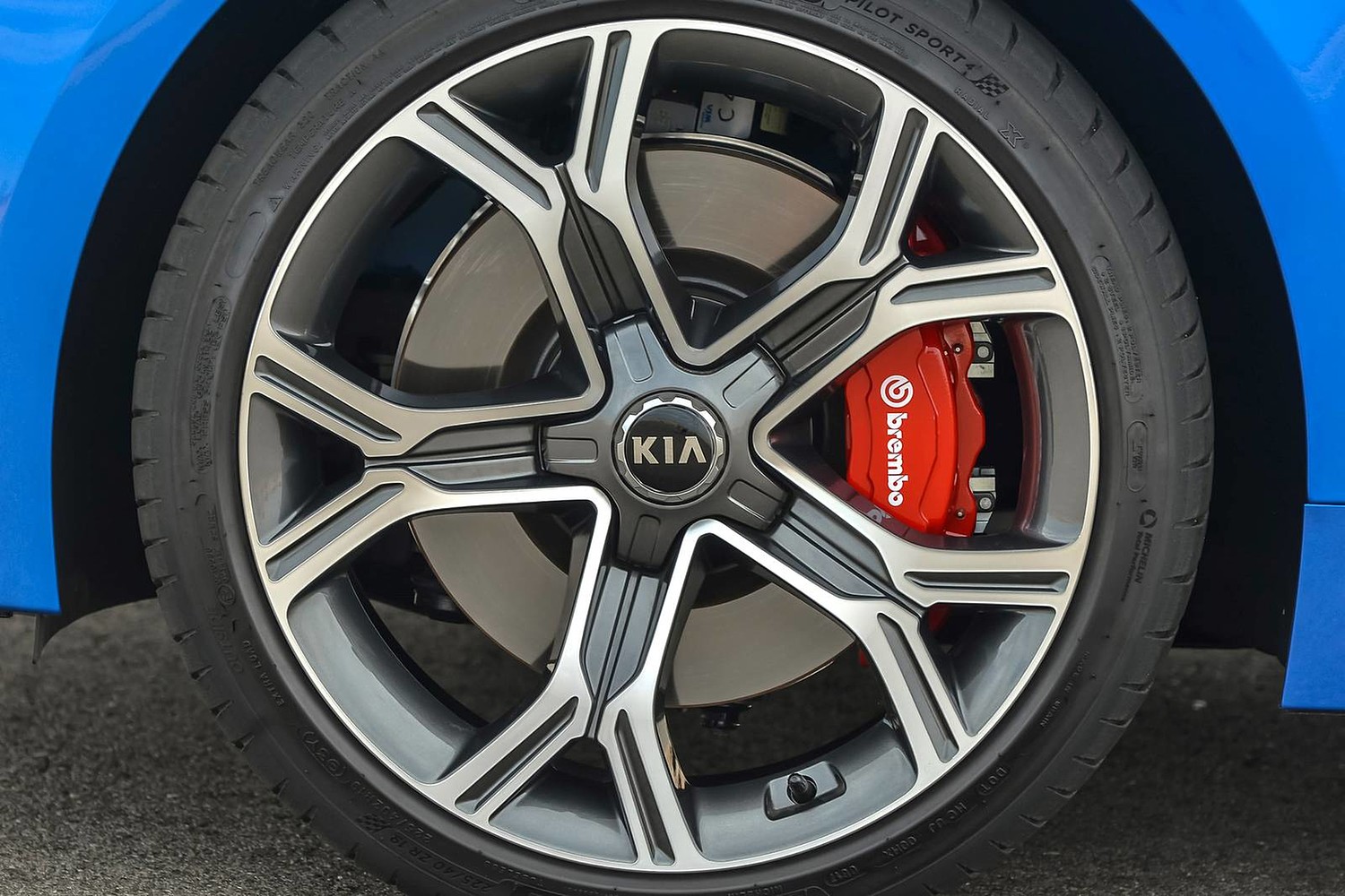 2018 Kia Stinger GT2 4dr Hatchback Wheel