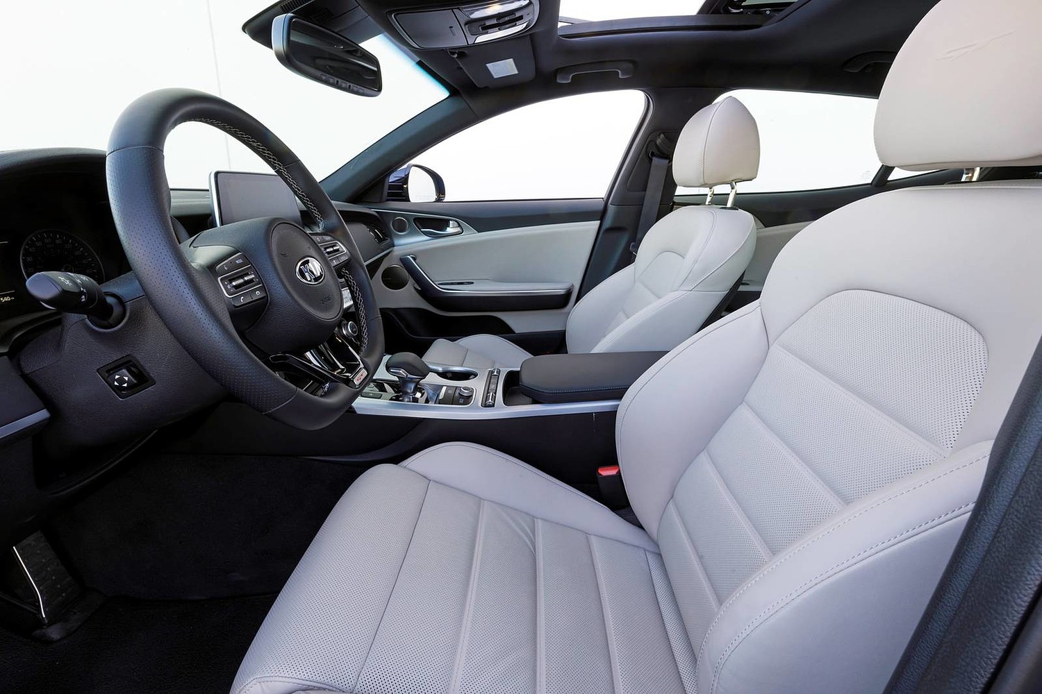 2018 Kia Stinger GT2 4dr Hatchback Interior