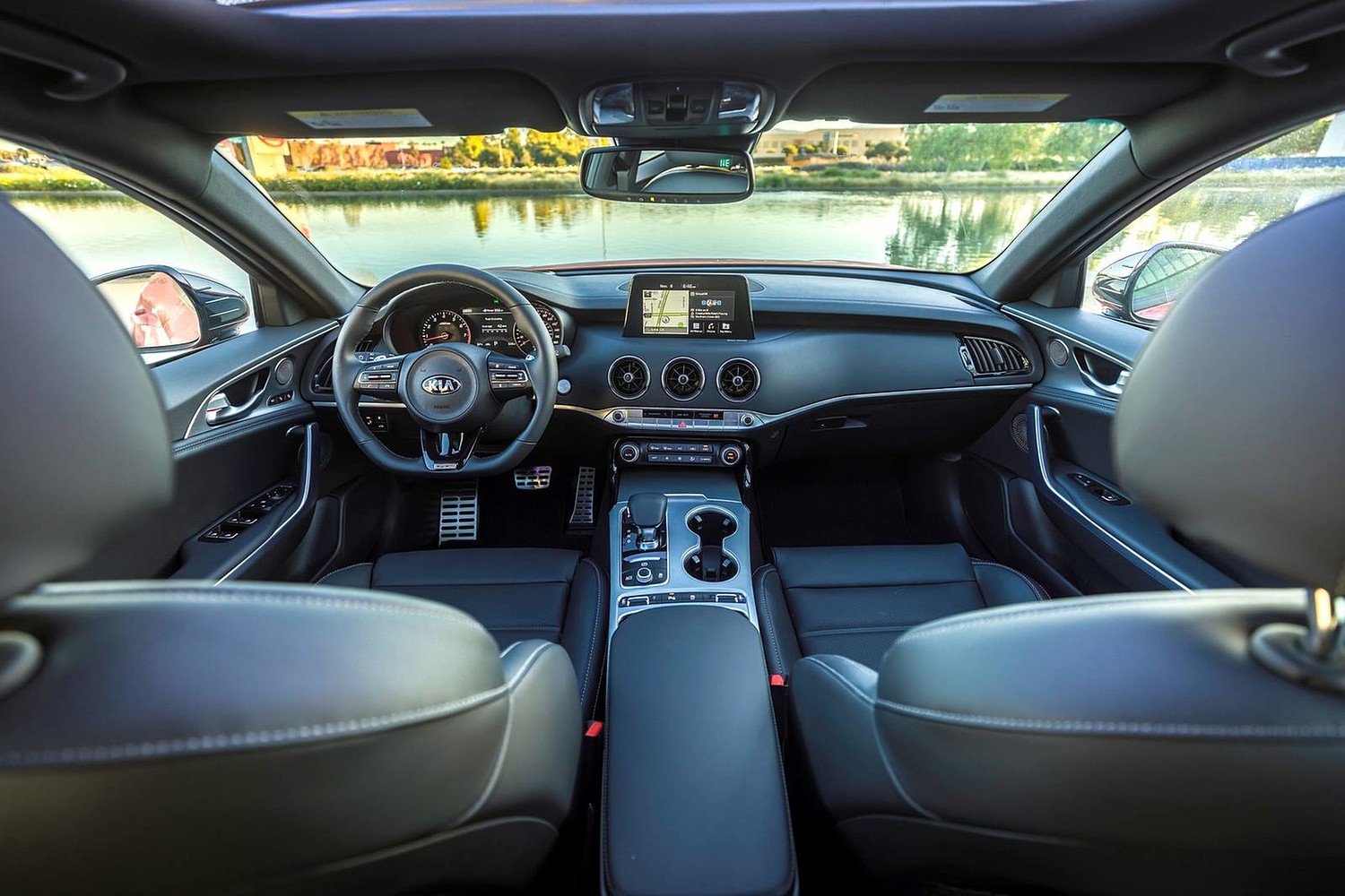 2018 Kia Stinger GT2 4dr Hatchback Dashboard
