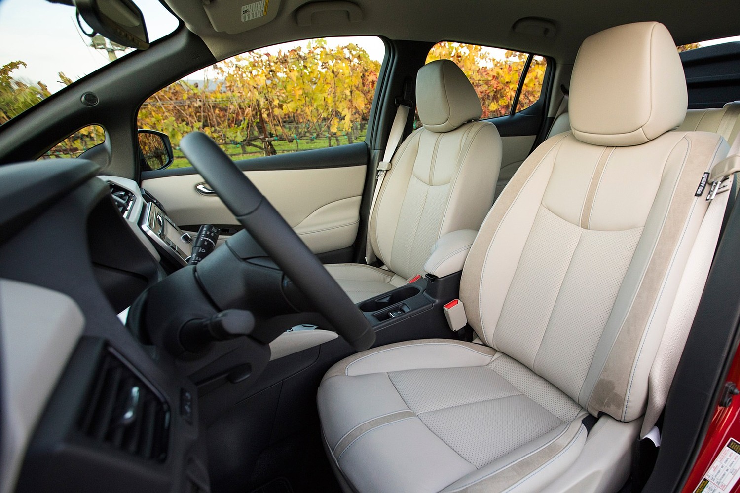 2018 Nissan Leaf SL 4dr Hatchback Interior
