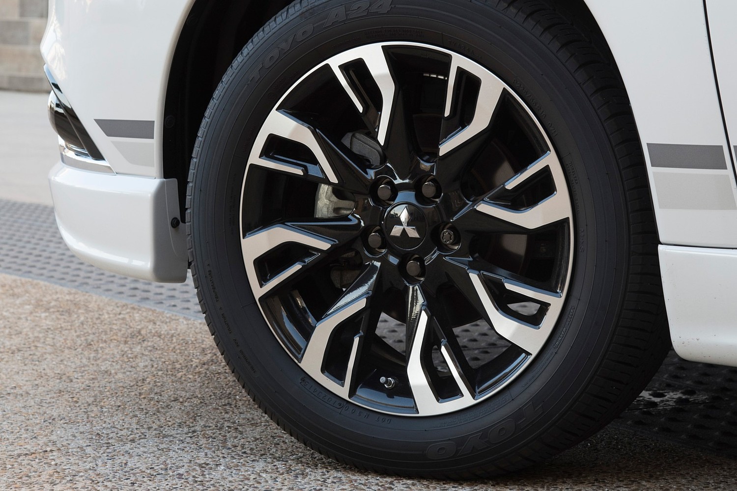 2018 Mitsubishi Outlander PHEV GT 4dr SUV Wheel