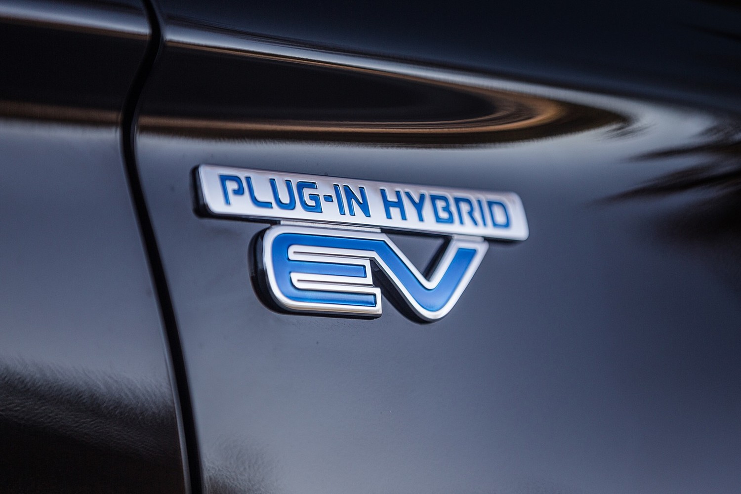 2018 Mitsubishi Outlander PHEV GT 4dr SUV Front Badge