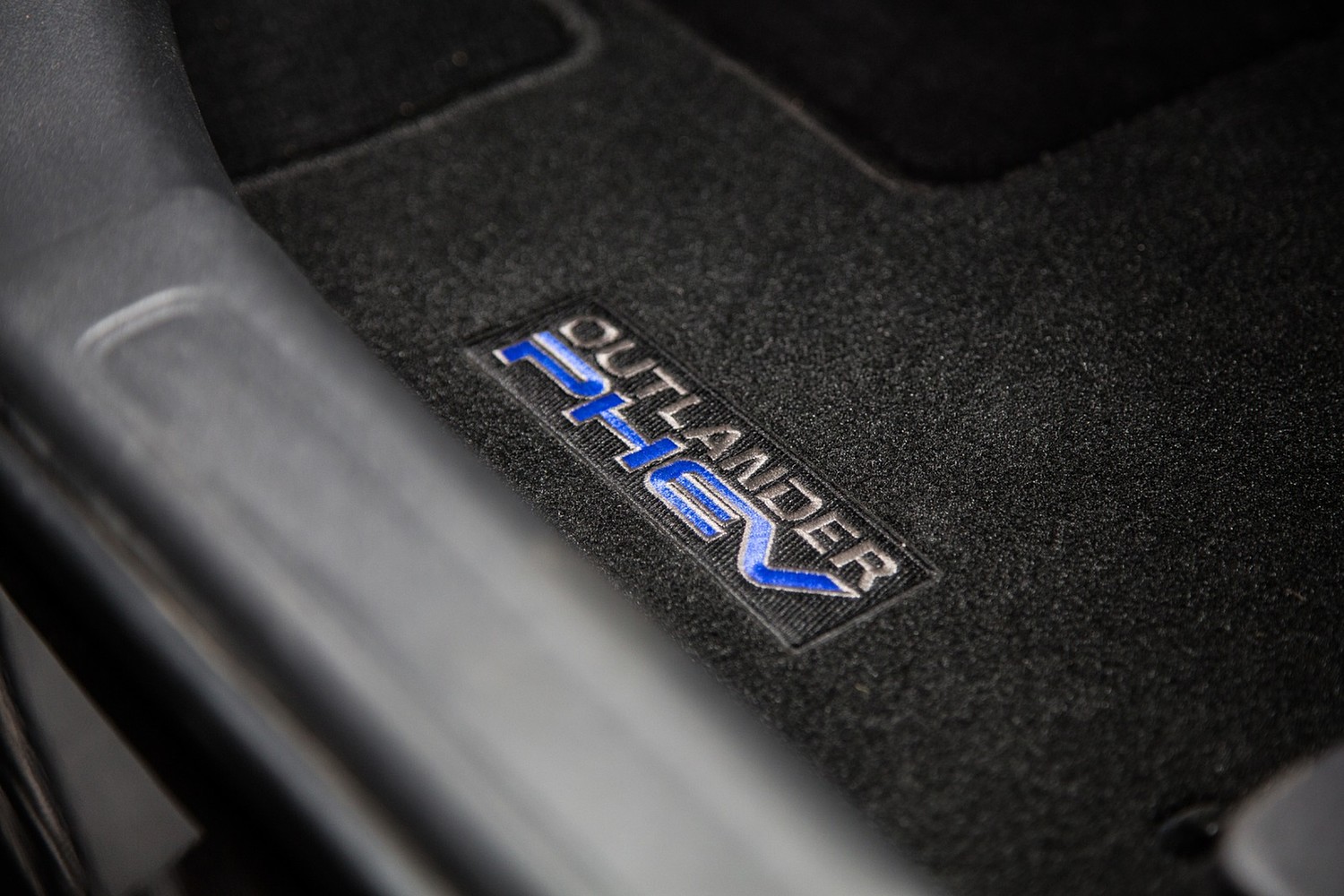 2018 Mitsubishi Outlander PHEV GT 4dr SUV Interior Detail