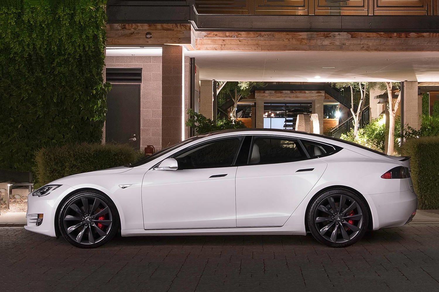 2018 Tesla Model S P100D Sedan Profile. Options Shown.