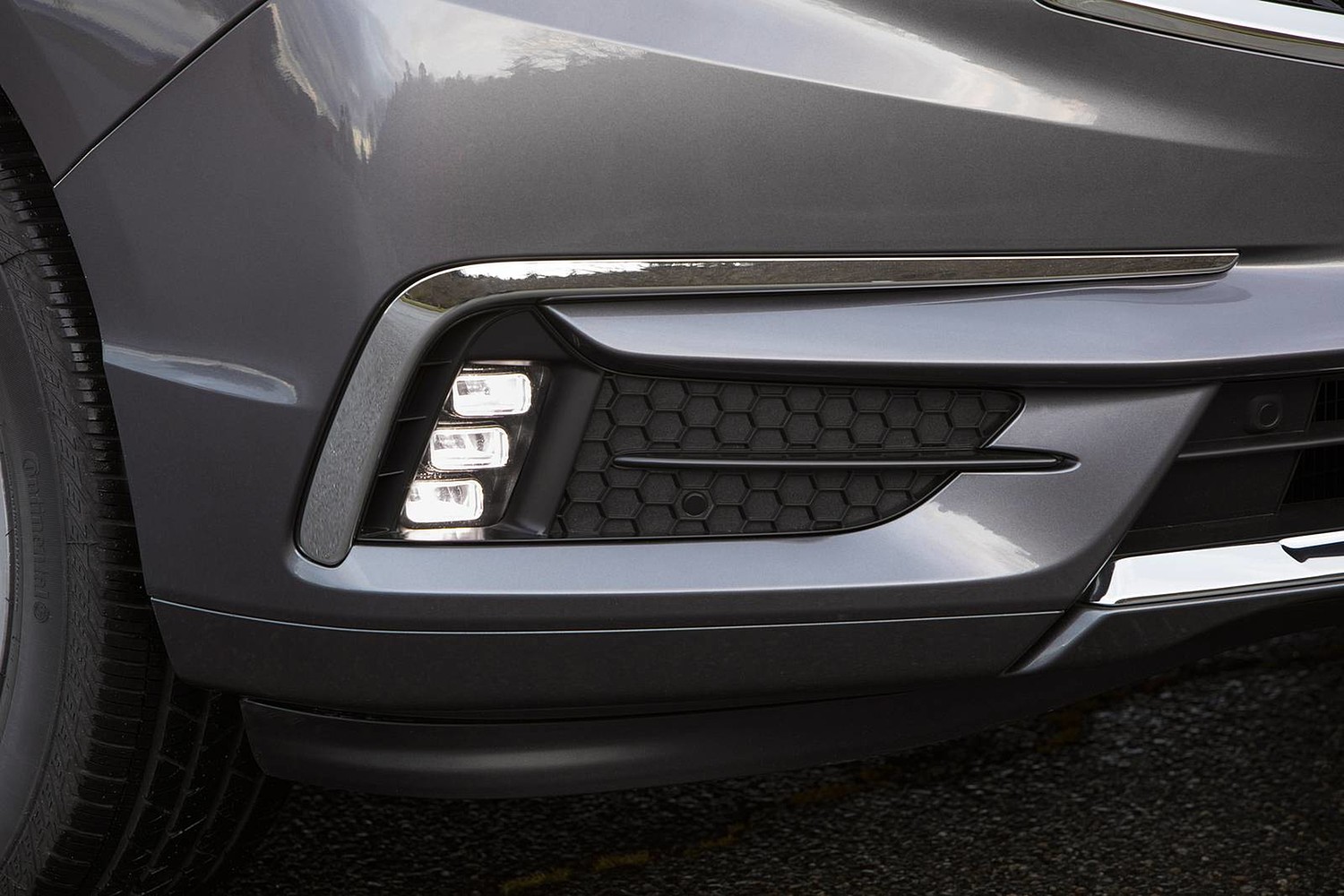 2018 Acura MDX Sport Hybrid SH-AWD w/Advance Package 4dr SUV Fog Light Detail