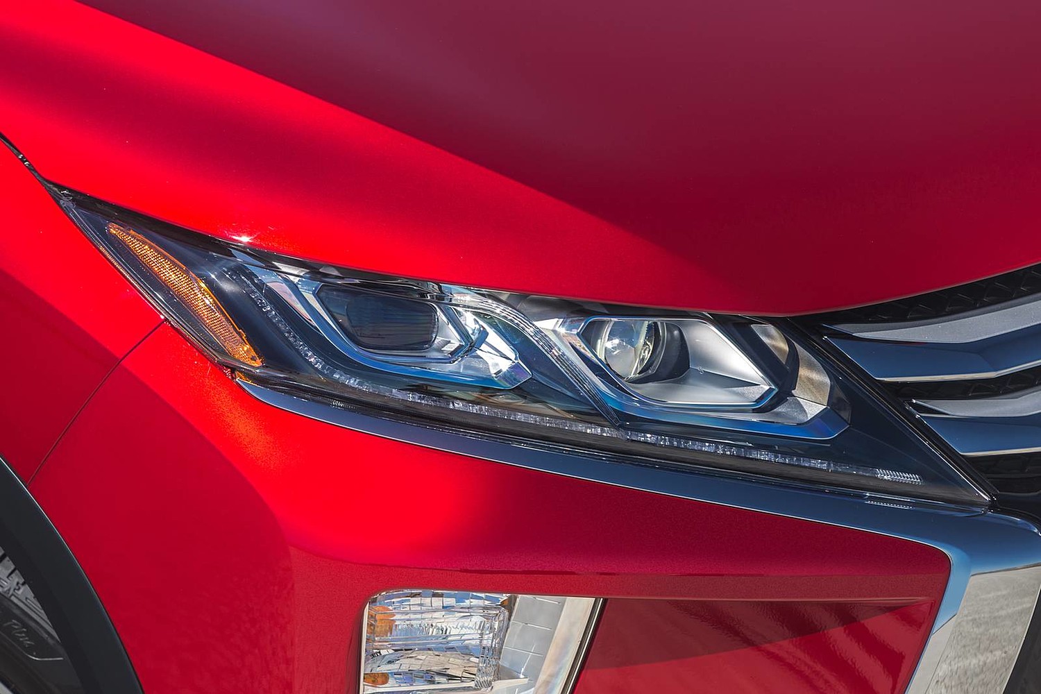 2018 Mitsubishi Eclipse Cross SEL Touring 4dr SUV Headlamp Detail