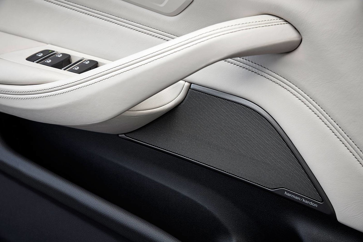 2018 BMW 5 Series 540i Sedan Interior Detail. Options Shown.